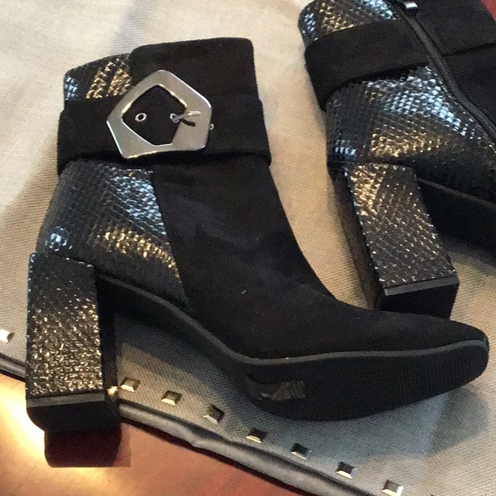 NWOT Cafenior boots